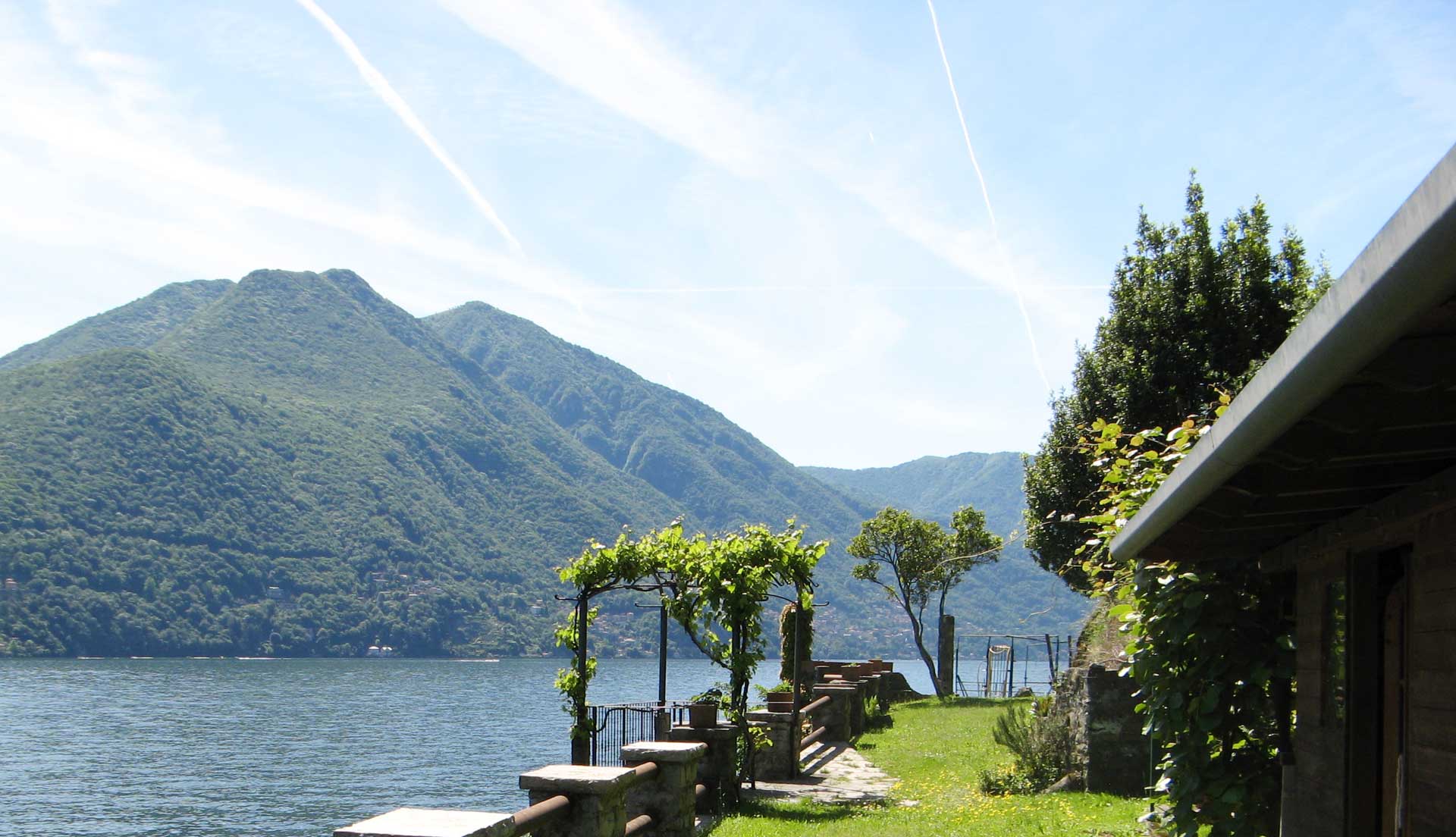 Private lakeside garden reserved for Telos Boats guests before and after their self-drive boat experience.