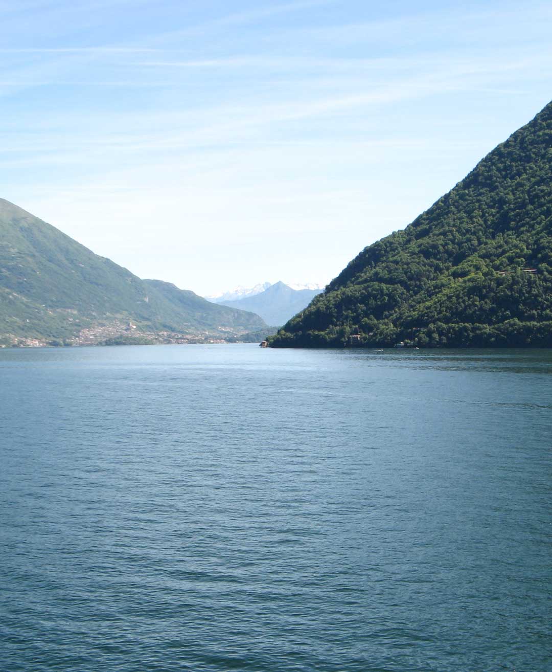 Vista panoramica del Lago  di Como dal pontile privato di Telos Boats a Brienno