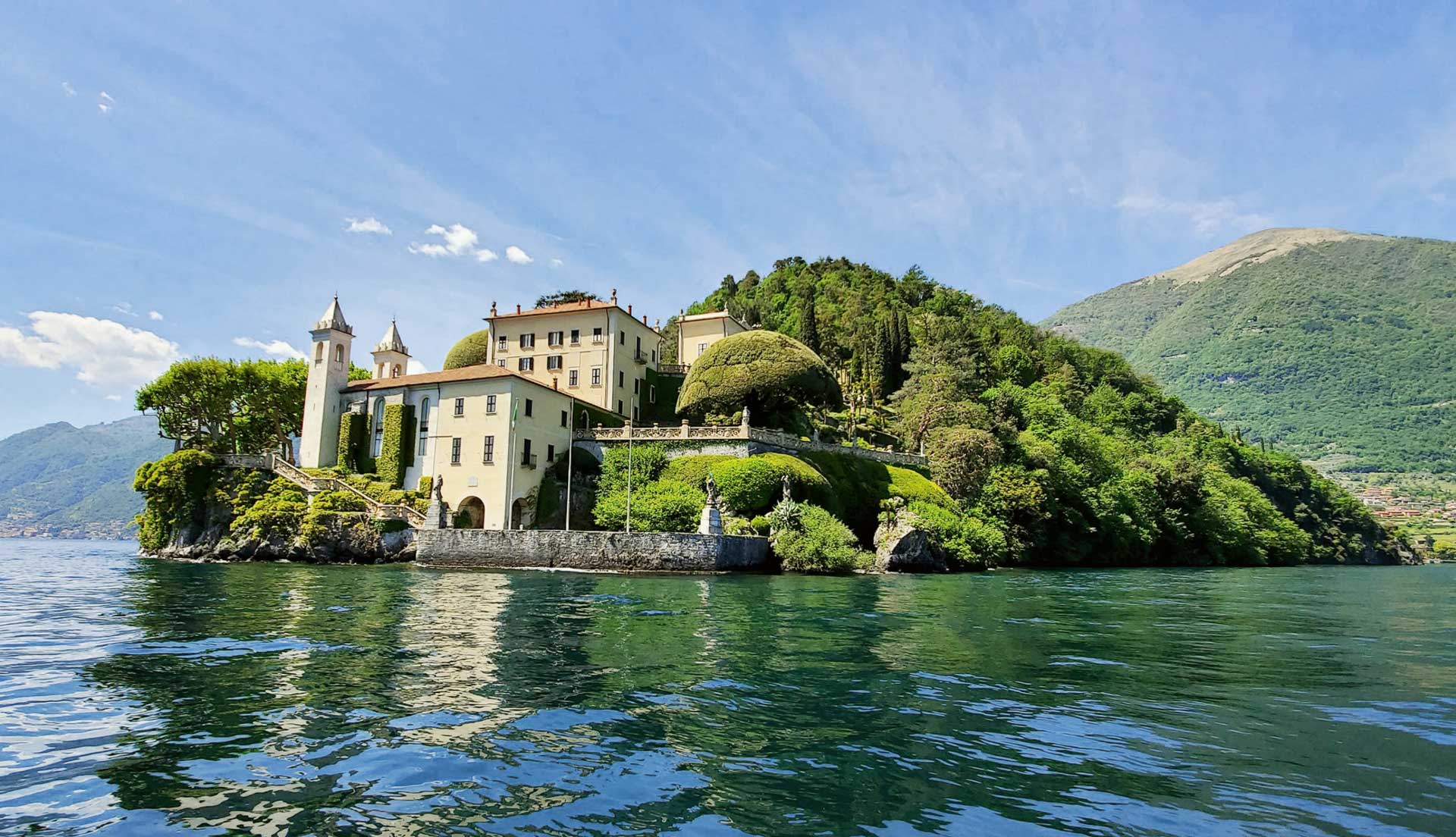 Vista dalla barca di Villa del Balbianello sul Lago di Como